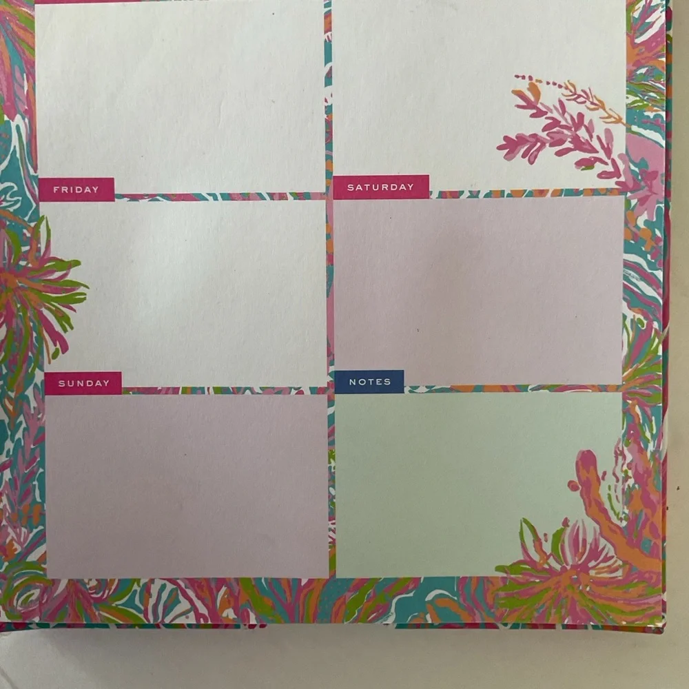 Lilly Pulitzer Weekly Desk Pad in Totally Blossom Print. NWOT